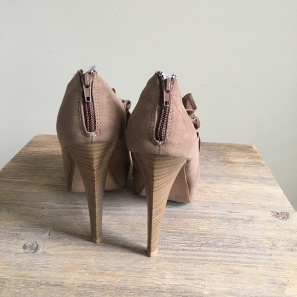 Charlotte Russe Ruffle Heels - Picture 3 of 5